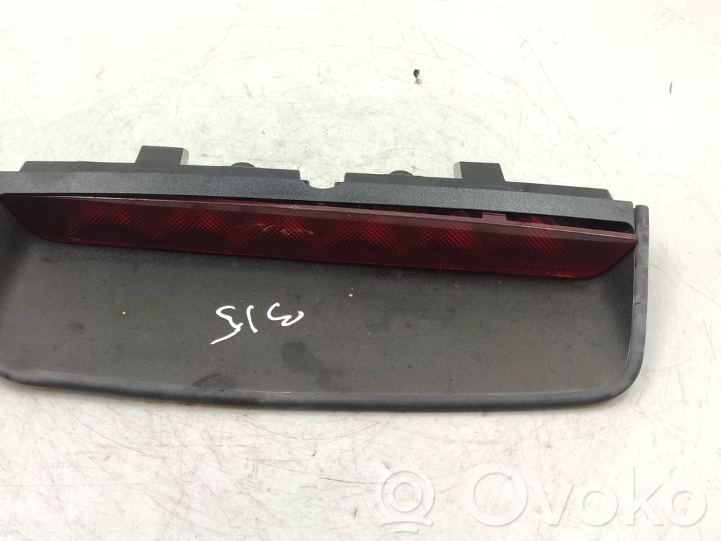 Nissan Primera Troisième feu stop 