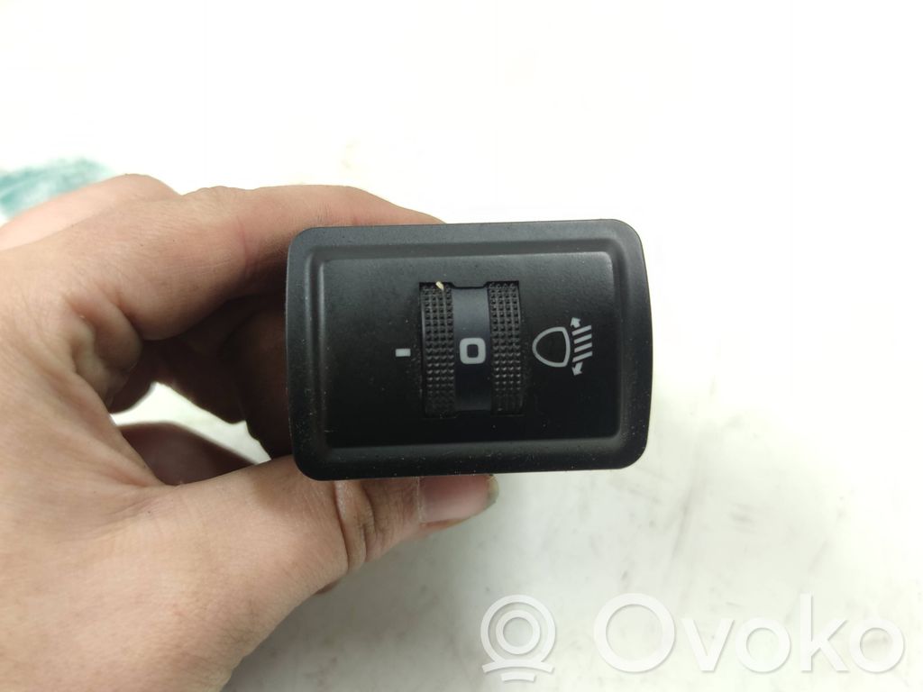 Headlight level height control switch   8D0941301C