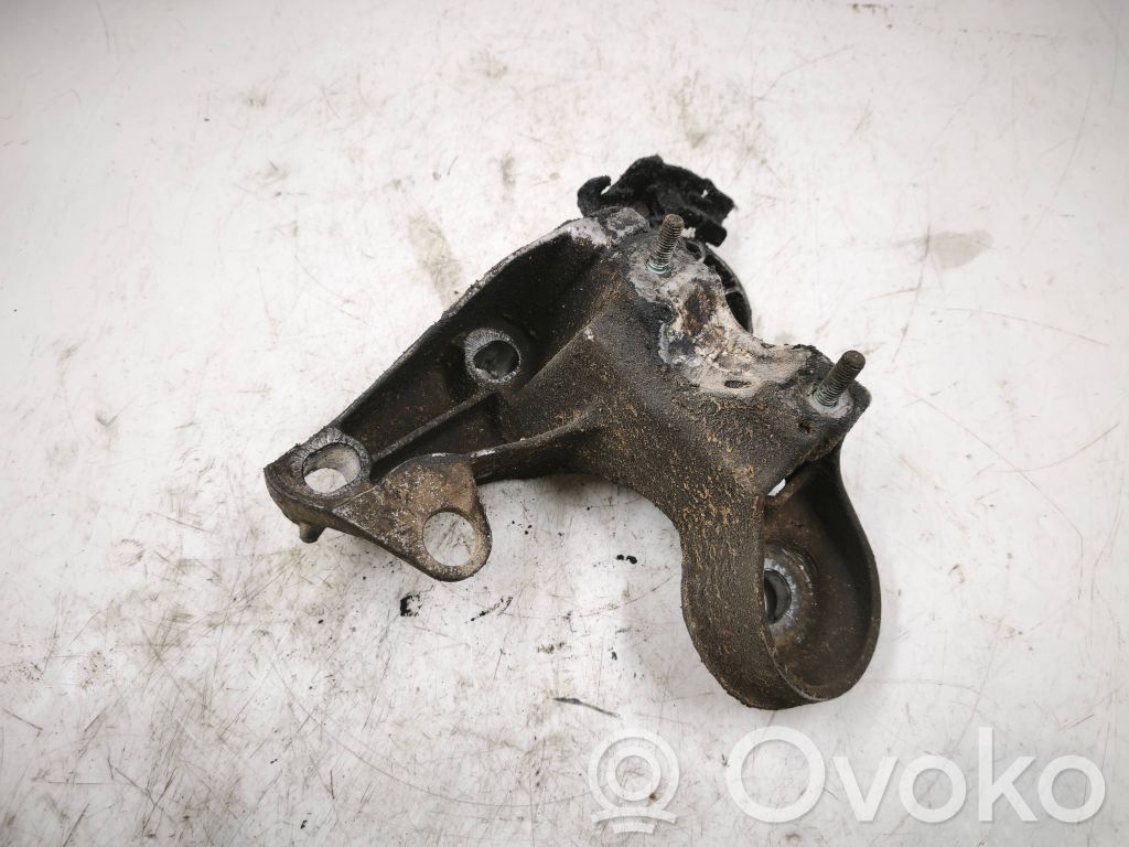Engine mounting bracket   8E0199352