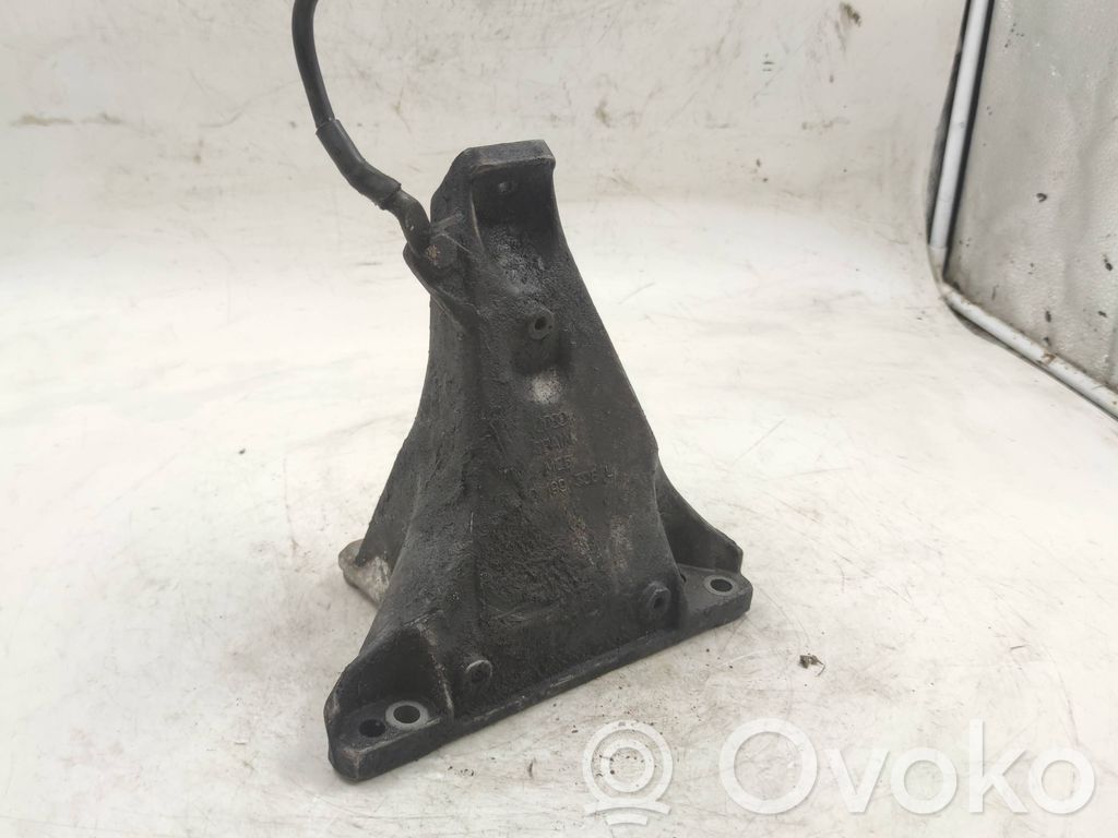 Engine mounting bracket   8D0199308L
