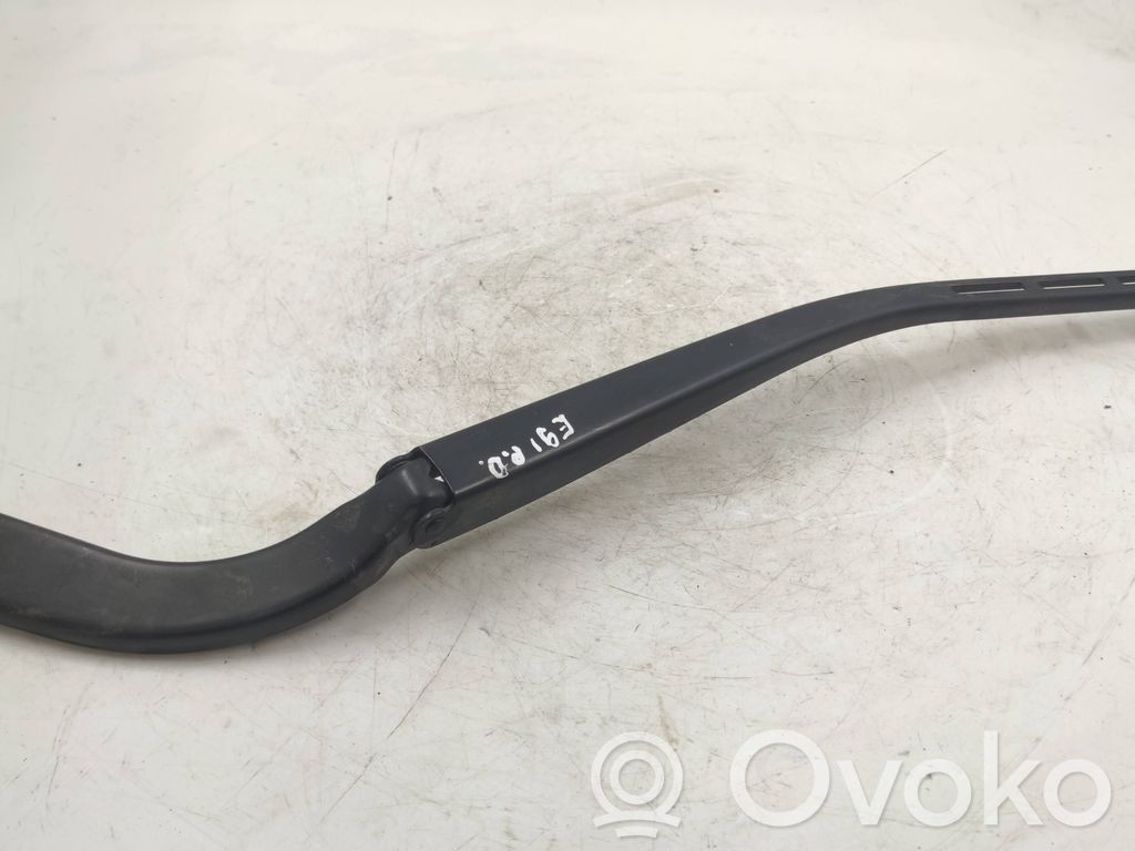 Front wiper blade arm