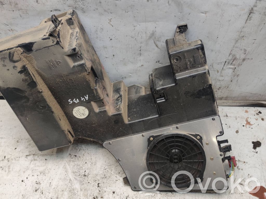 Audi A4 S4 B5 8D Altavoz subwoofer 