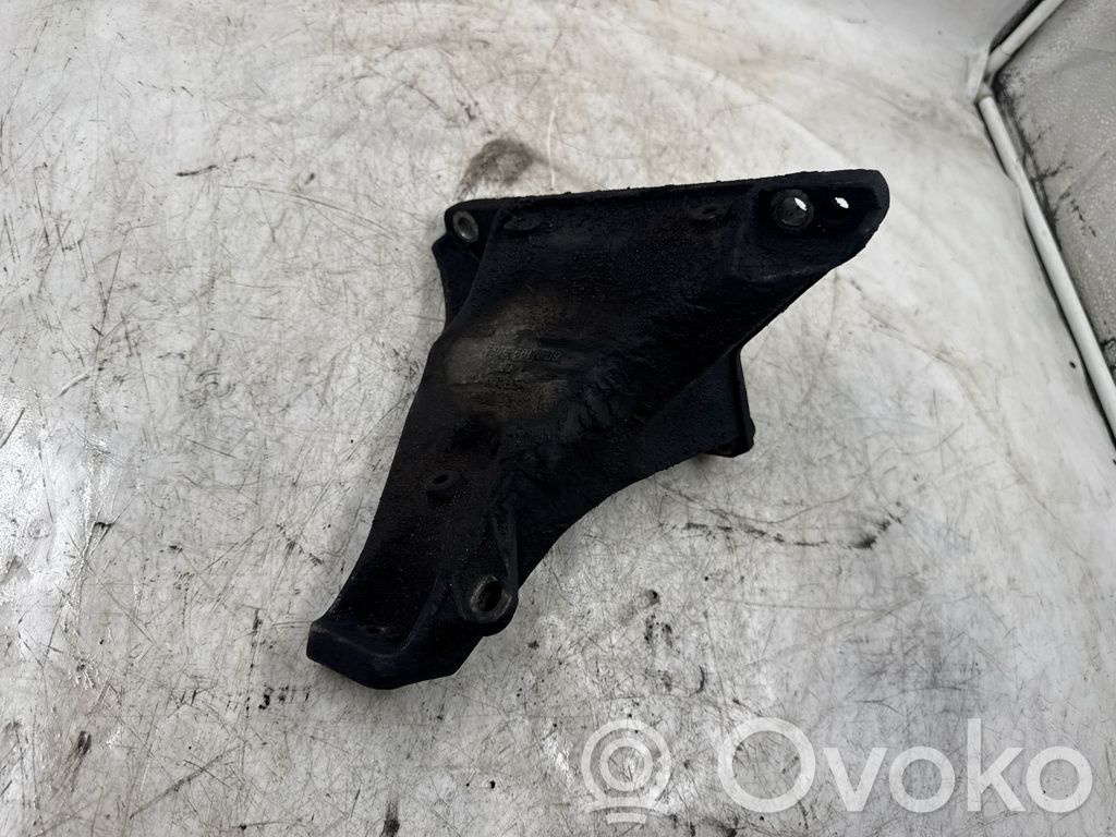 Engine mounting bracket   8D0199308L