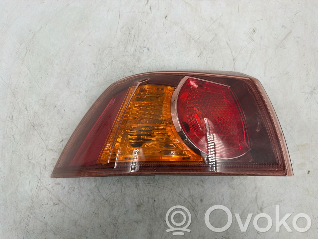 Mitsubishi Lancer X Luci posteriori 