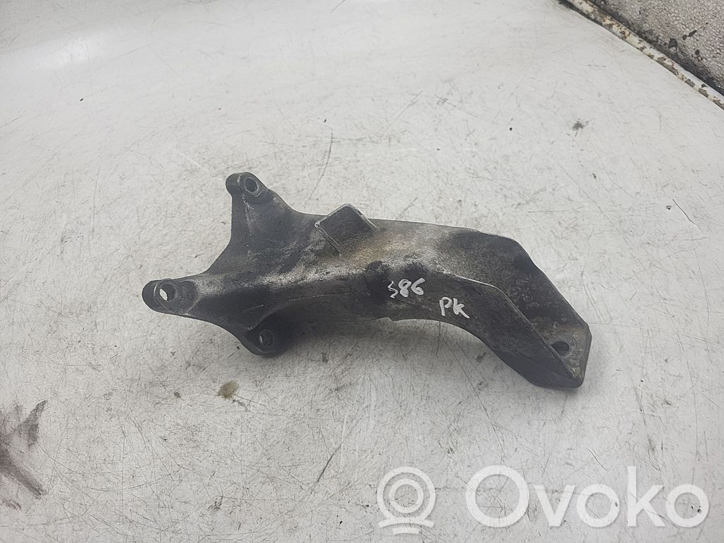 BMW 3 E36 Engine mounting bracket 