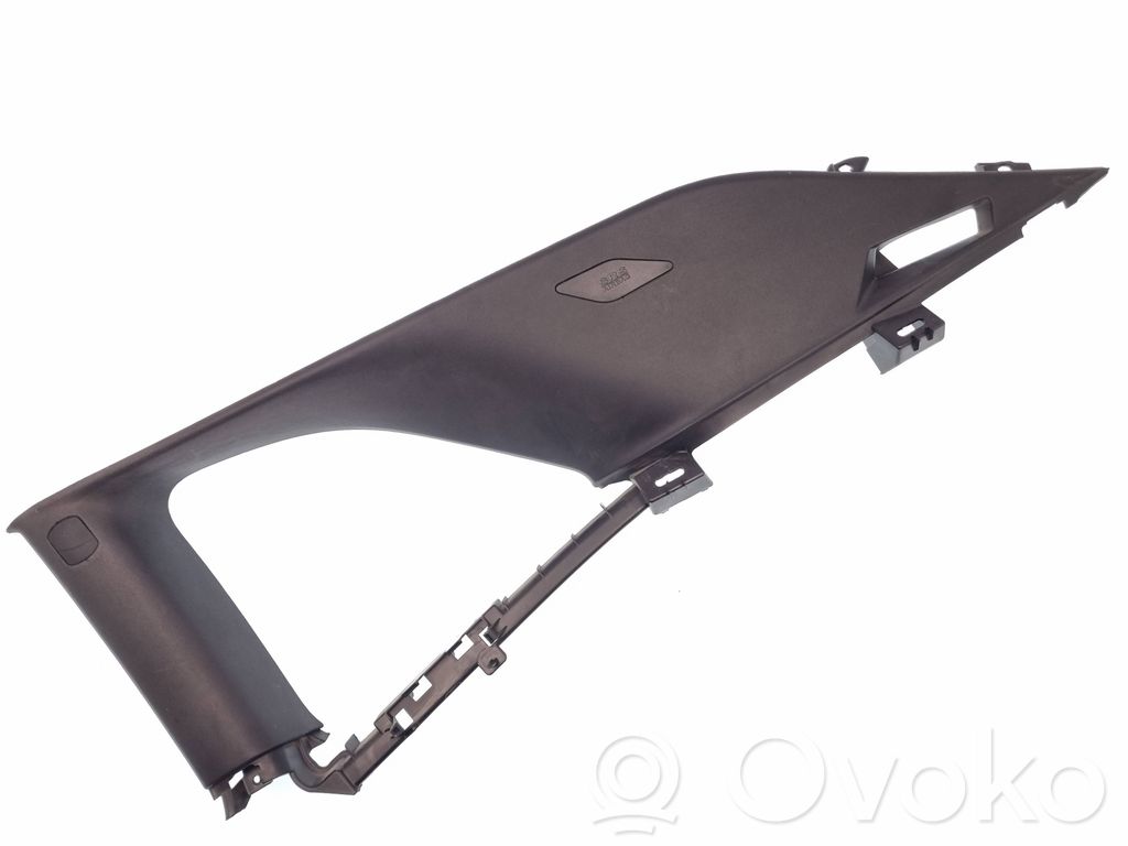 Dodge Challenger (C) pillar trim 