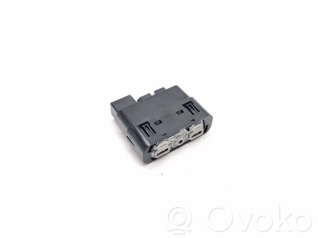Chrysler Pacifica USB socket connector 