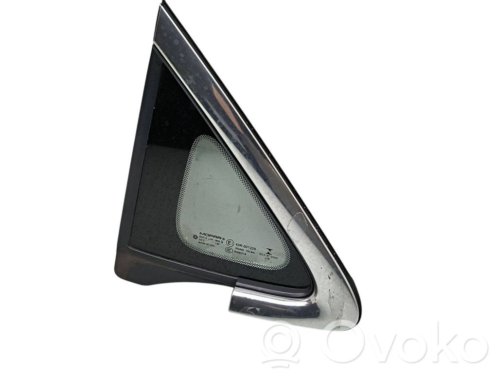 Chrysler Pacifica Front triangle window/glass 