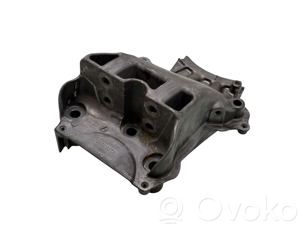 Volvo XC40 Engine mounting bracket 