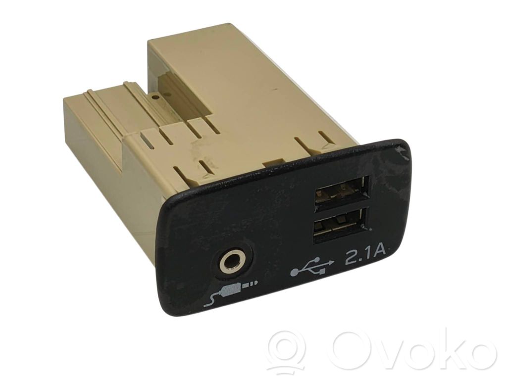 Subaru Forester SK Enchufe conector USB 