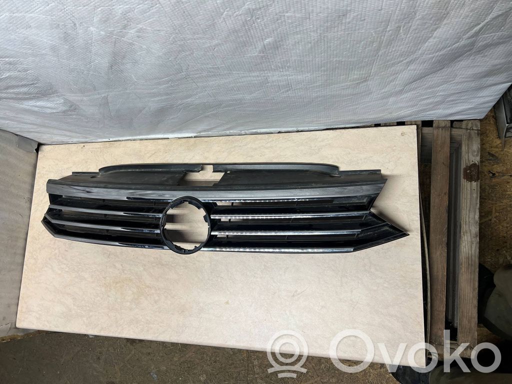 Volkswagen PASSAT B6 Maskownica / Grill / Atrapa górna chłodnicy 
