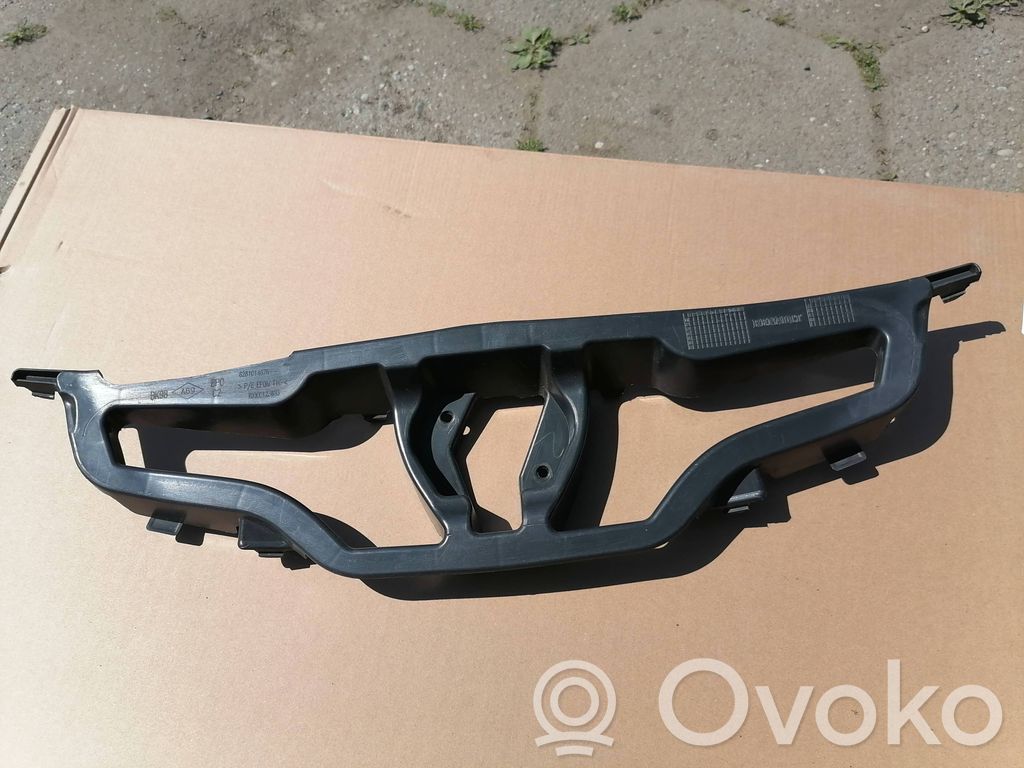 Renault Clio IV Front bumper upper radiator grill 