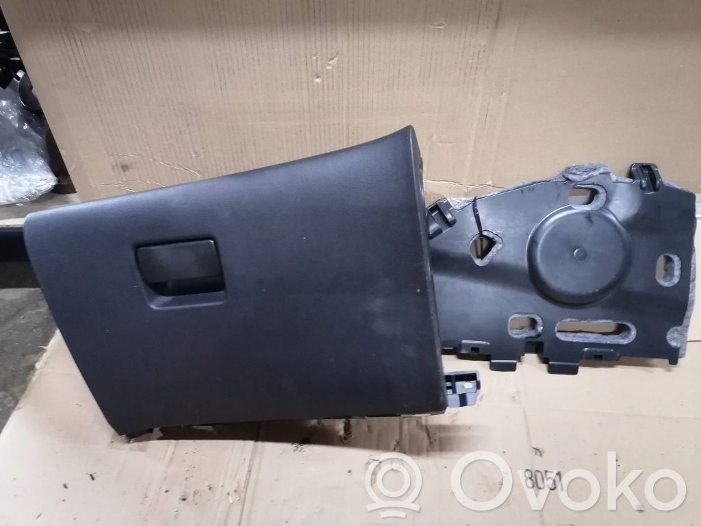 Opel Astra J Daiktadėžės (bordačioko) komplektas 