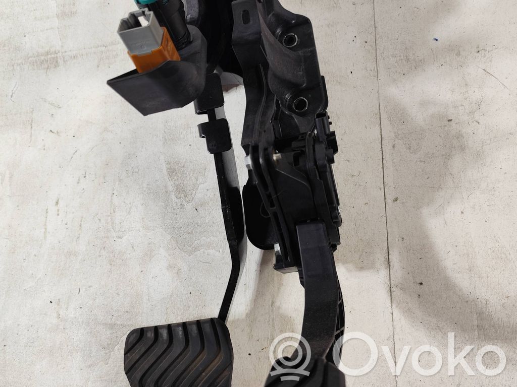 Renault Captur II Pedal assembly 