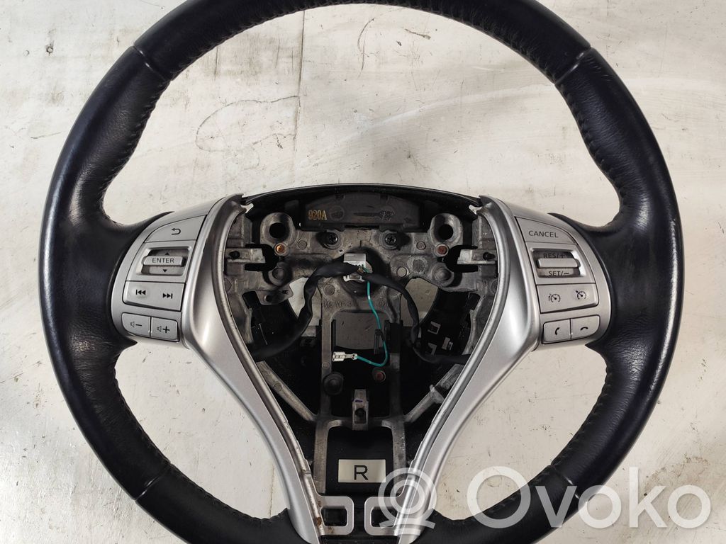 Nissan X-Trail T32 Steering wheel 