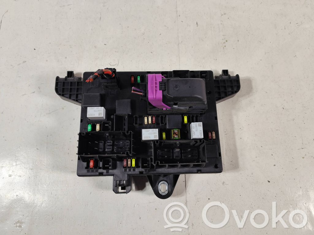 Opel Zafira C Unidad de control SAM 
