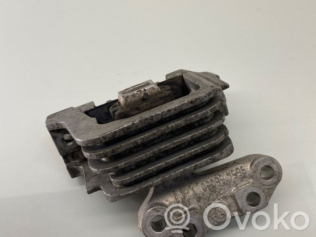 Peugeot 207 Engine mount bracket 