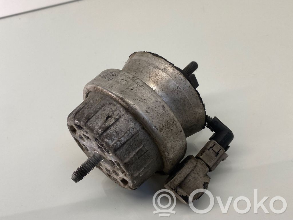 Audi A6 S6 C6 4F Engine mount bracket 