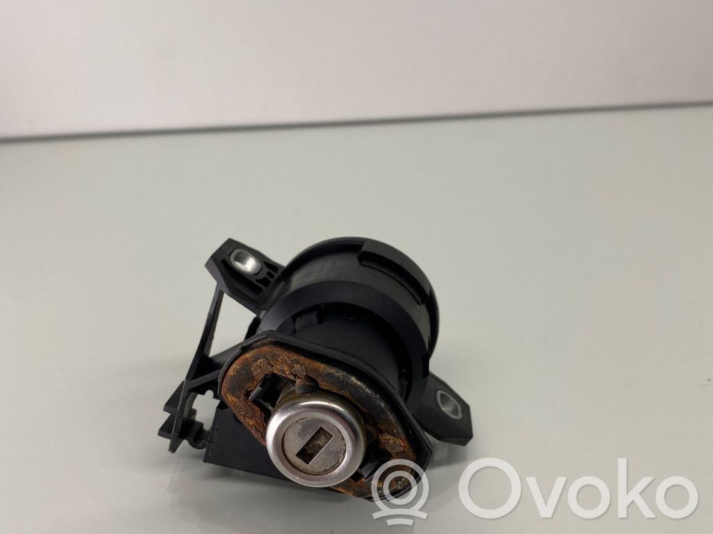 BMW 3 E90 E91 Spynelė galinio dangčio (išorėje) 