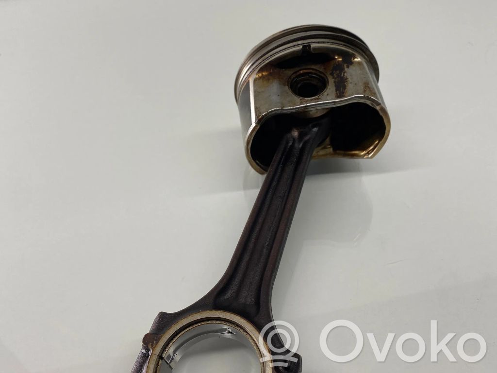 Volkswagen Golf V Piston with connecting rod 