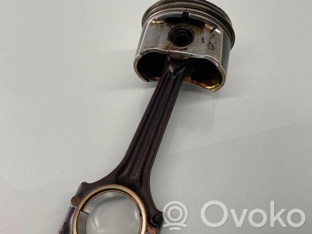 Volkswagen Golf V Piston with connecting rod 