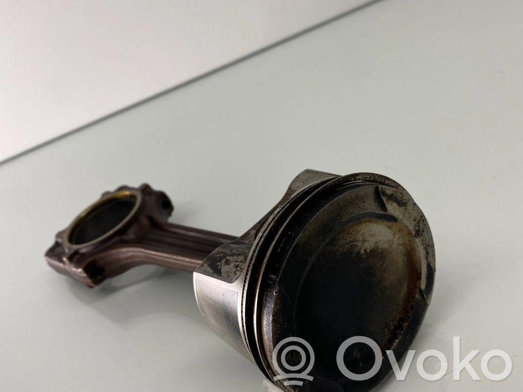 Volkswagen Golf V Piston with connecting rod 