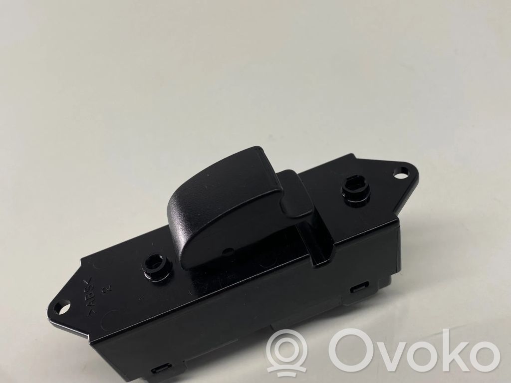 Mitsubishi Outlander Electric window control switch 