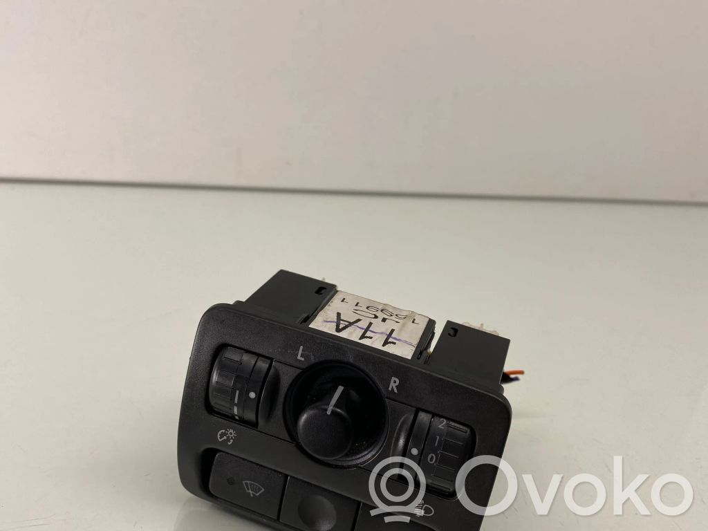 Subaru Legacy Wing mirror control module 