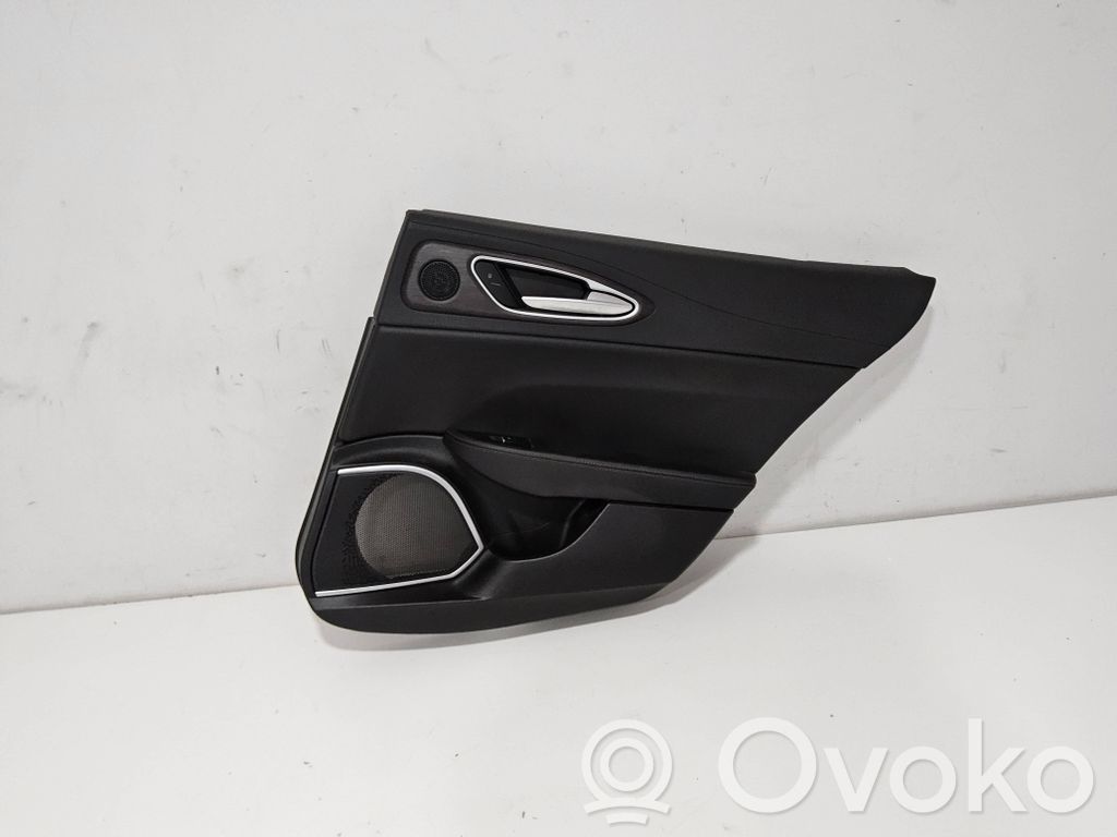 Alfa Romeo Giulia Takaoven verhoilu 