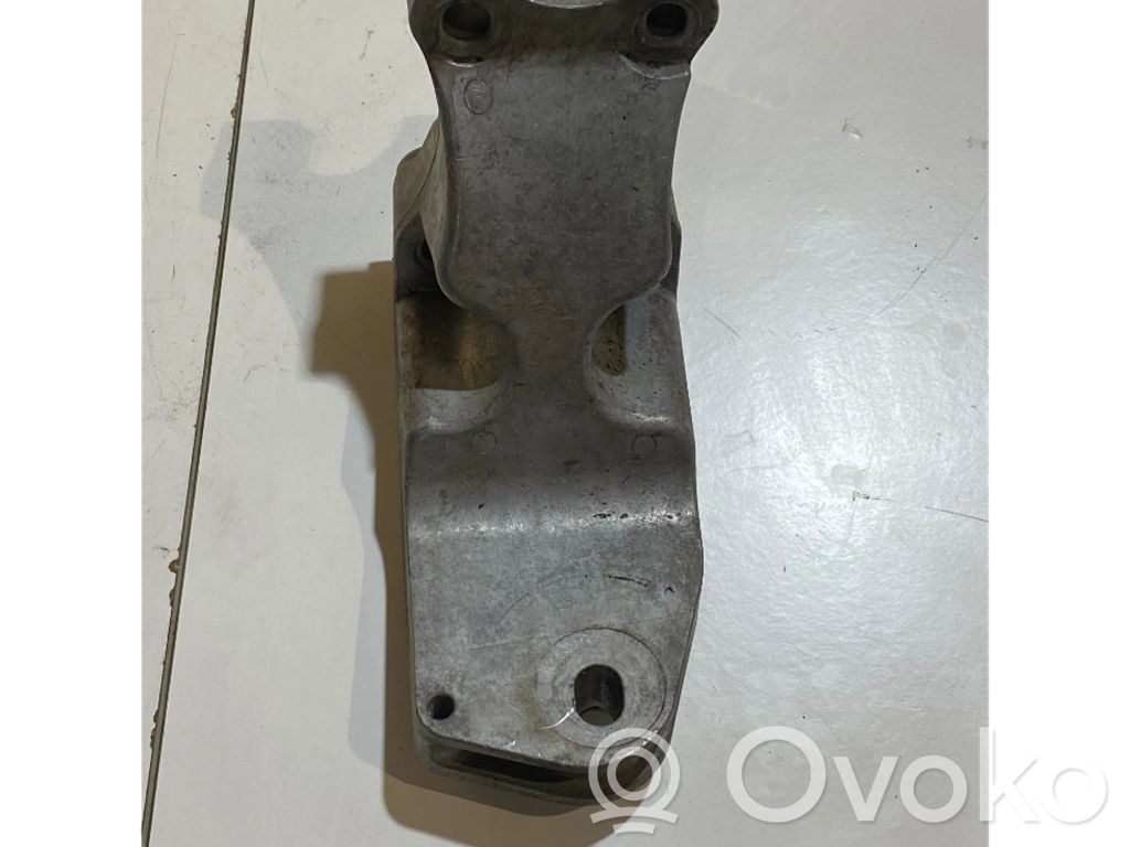Engine mounting bracket   FR3C6B033CB