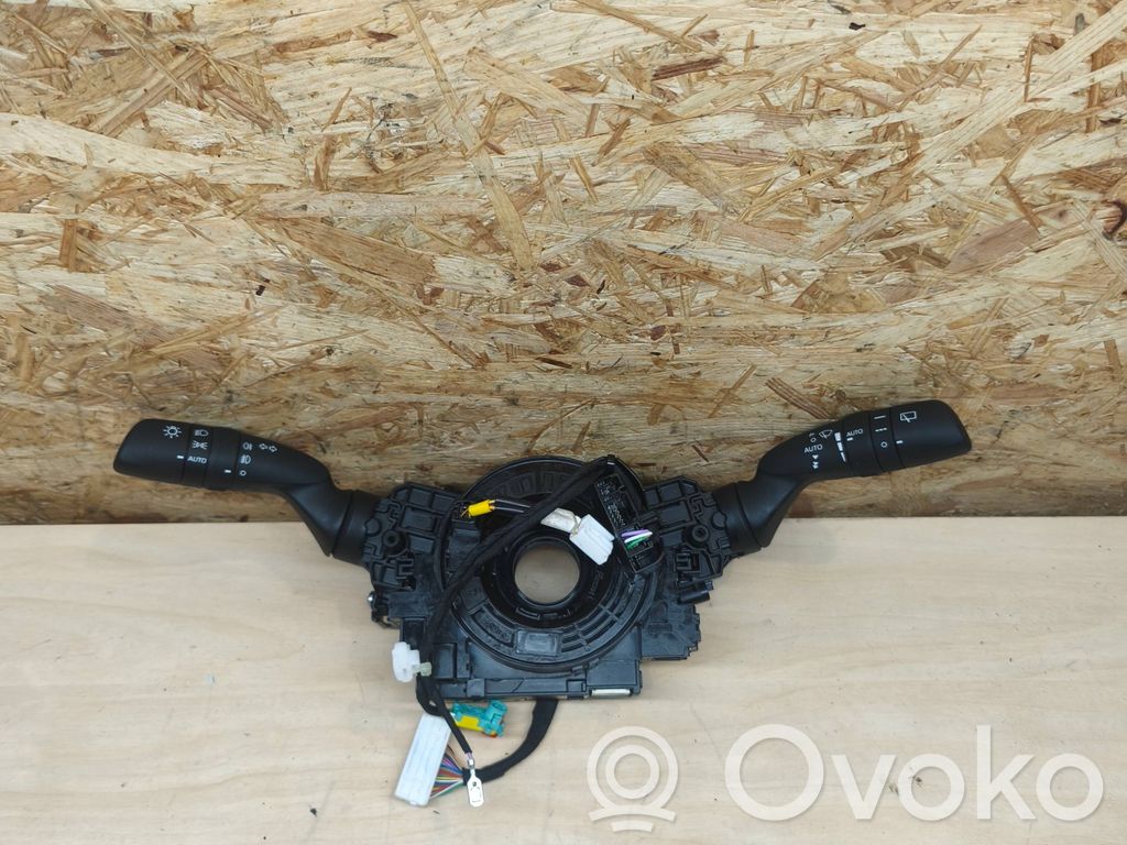 Toyota Yaris Cross Interruptor/palanca de limpiador de luz de giro 