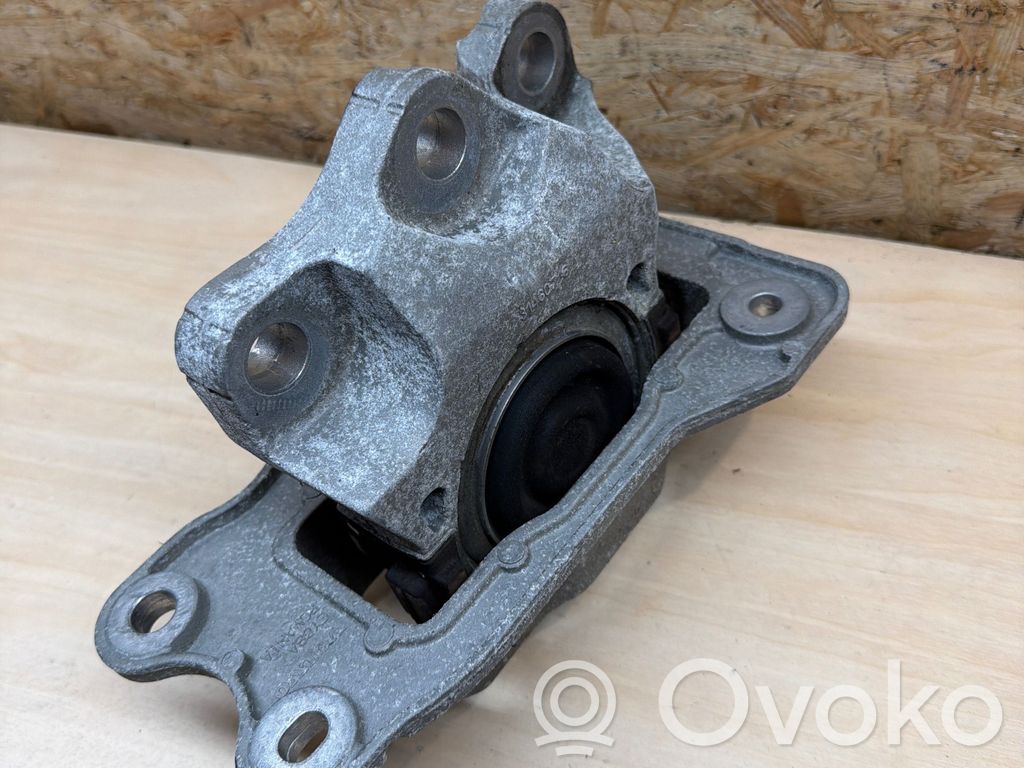 Volvo S90, V90 Engine mount bracket 