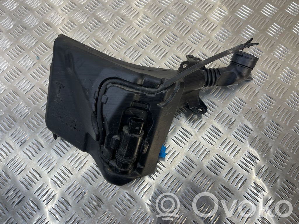 Tesla Model 3 Wischwasserbehälter 