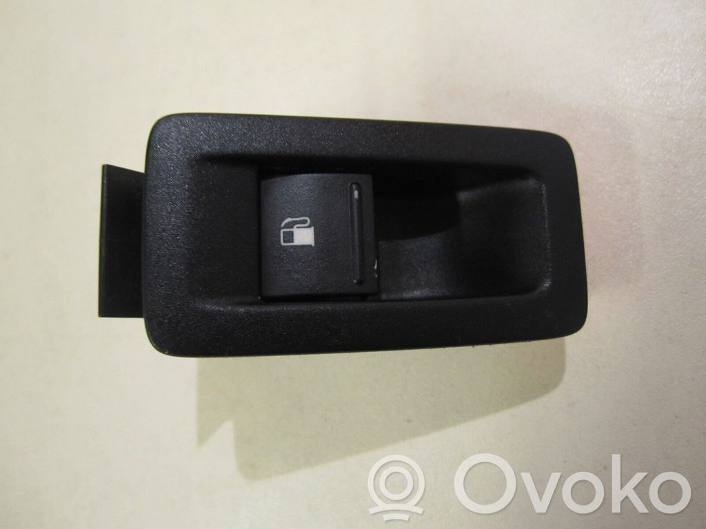 Volkswagen Touran I Fuel tank opening switch 