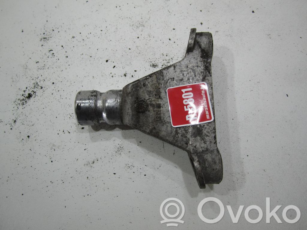 Audi 80 90 S2 B4 Engine mounting bracket 