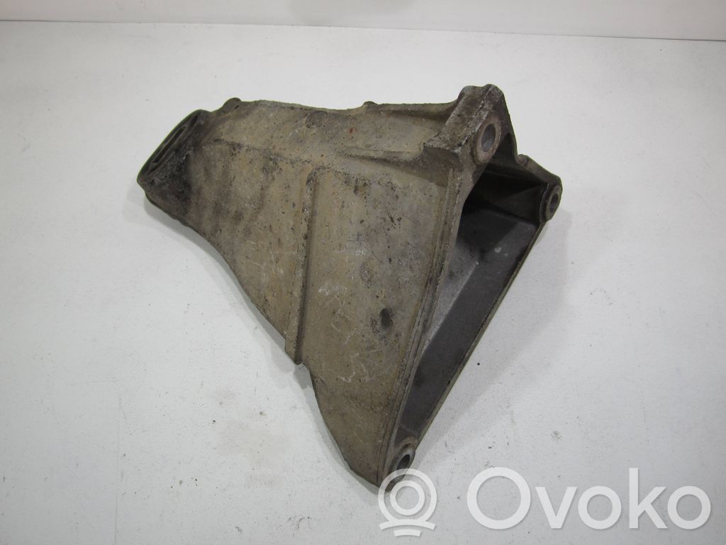 Audi 80 90 S2 B4 Engine mounting bracket 
