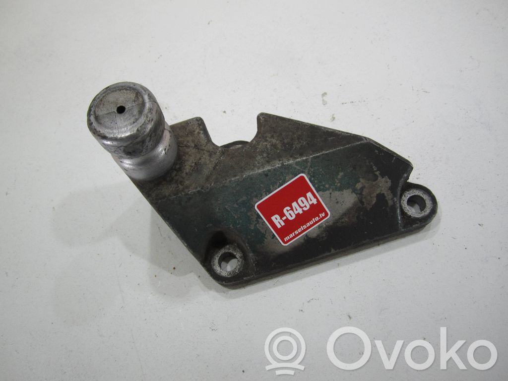 Audi 80 90 S2 B4 Engine mounting bracket 