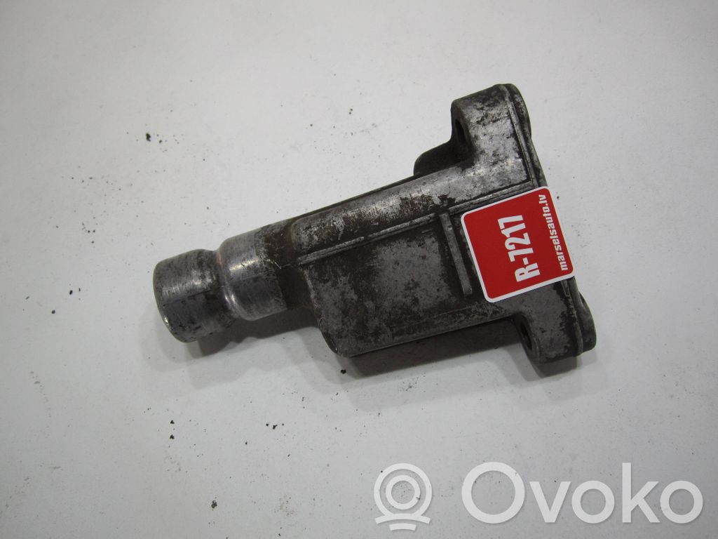 Engine mount bracket   8A0199343H
