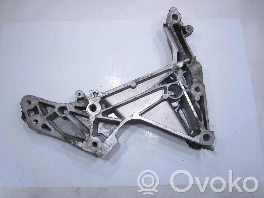 Volkswagen Jetta VI Engine mounting bracket 