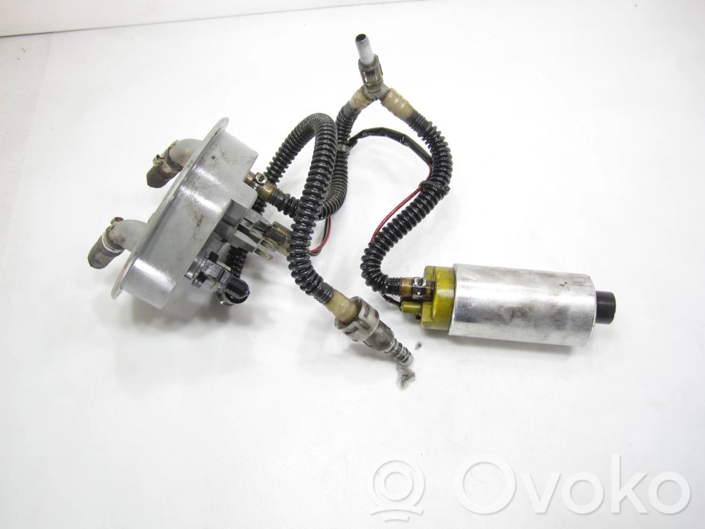 Audi A4 S4 B5 8D Bomba interna de combustible 