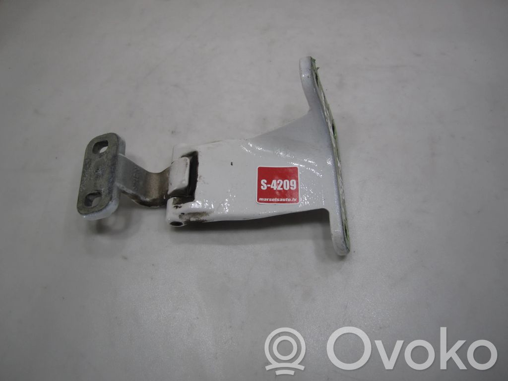 Loading door upper hinge   2K7827152A