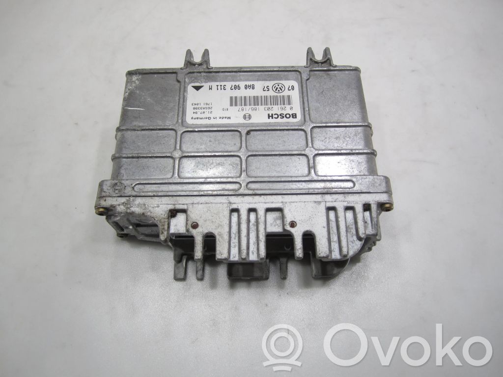 Volkswagen Golf III Engine control unit/module 