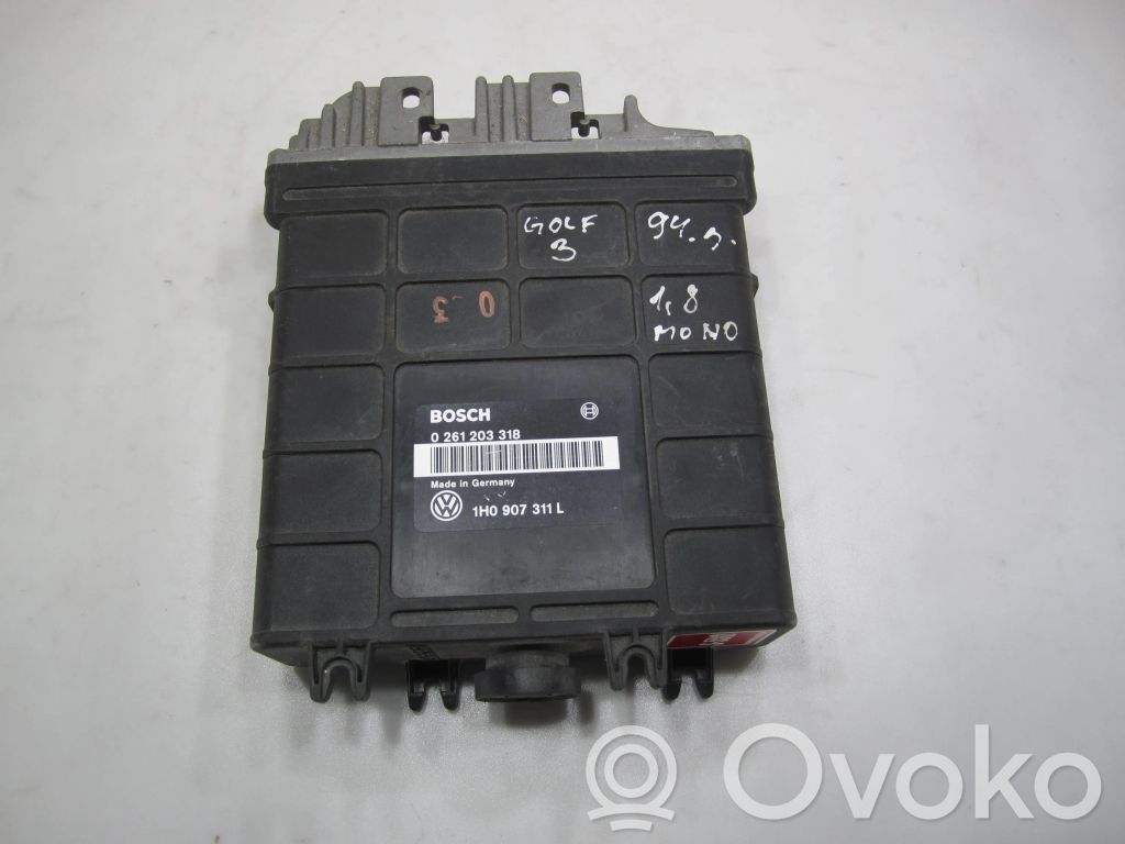 Volkswagen Golf III Engine control unit/module 