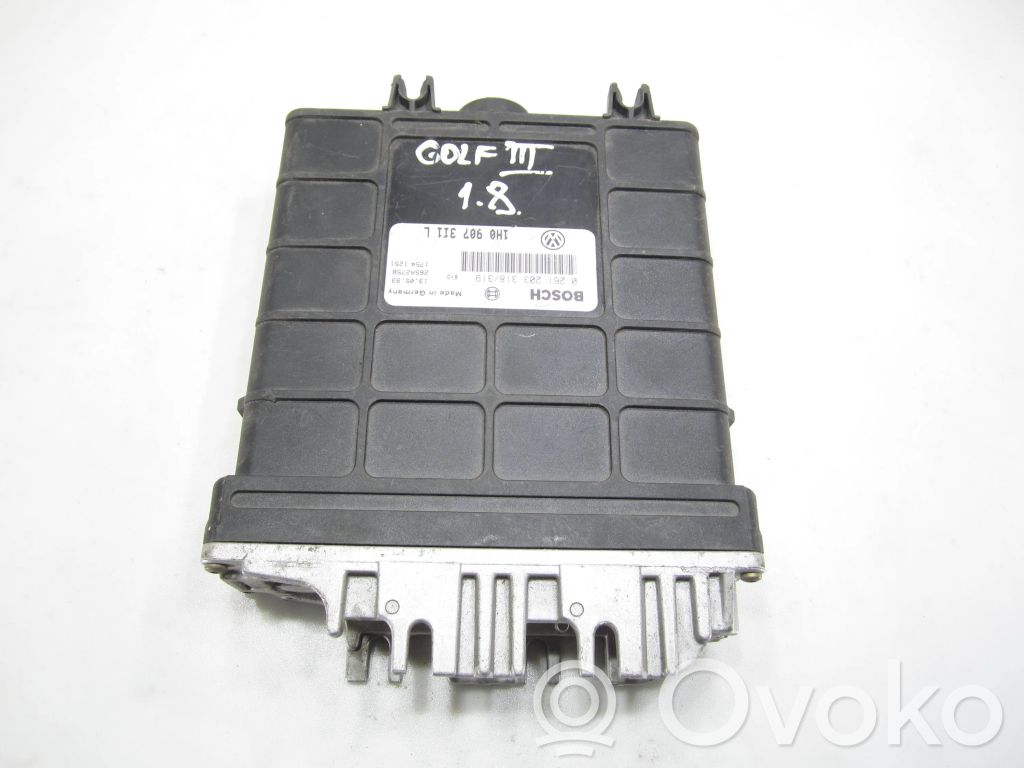 Volkswagen Golf III Engine control unit/module 