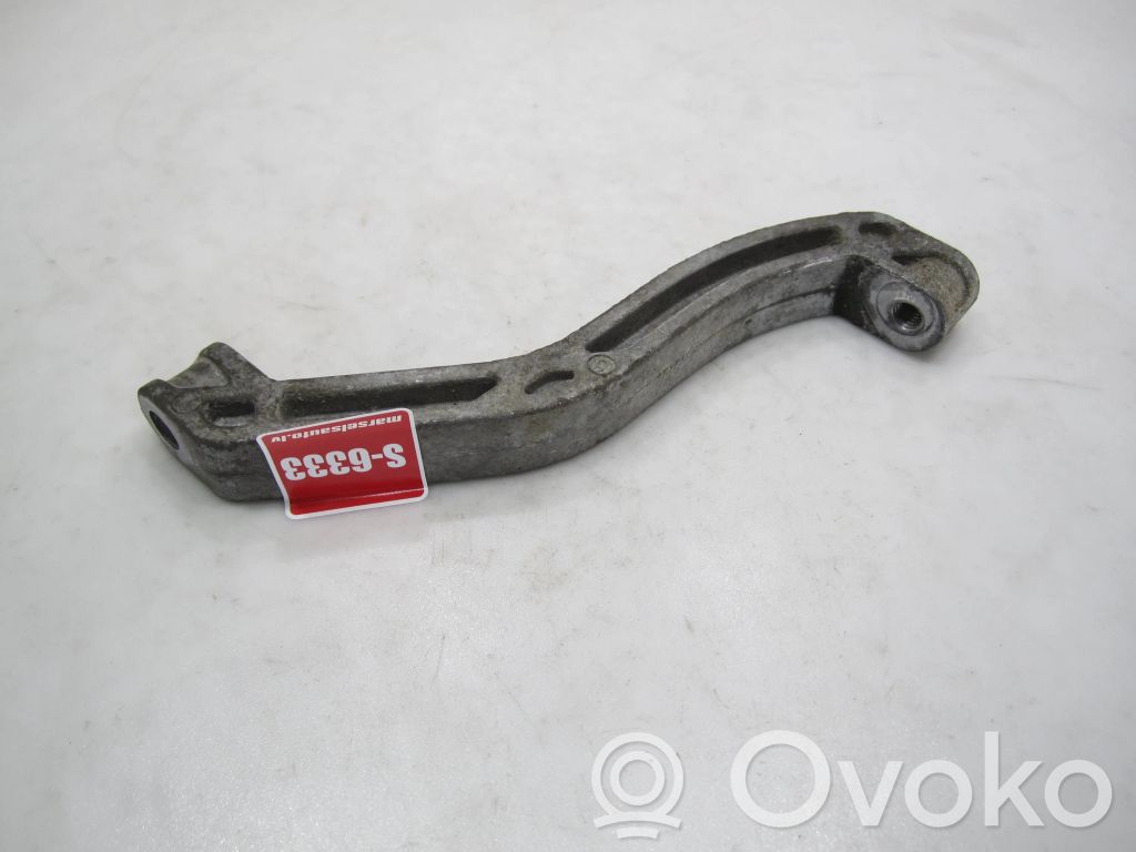 Volkswagen Caddy Engine mounting bracket 