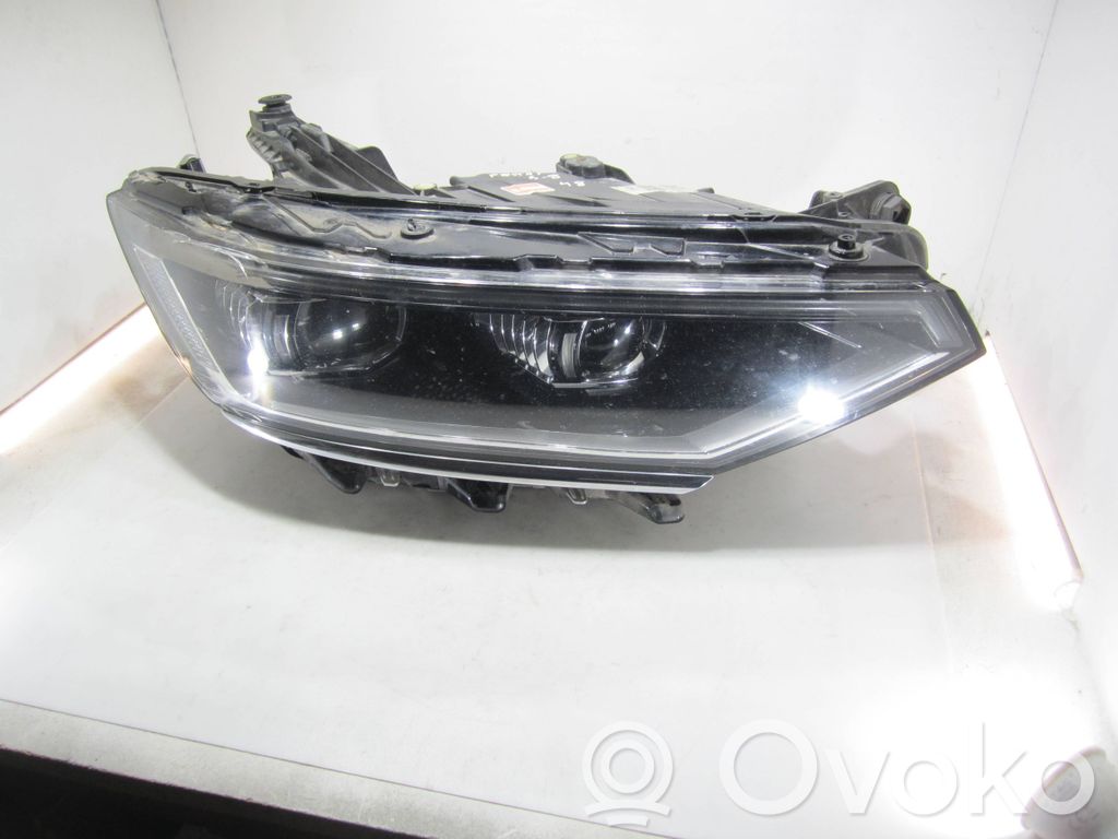 Volkswagen PASSAT B8 Lampa przednia 