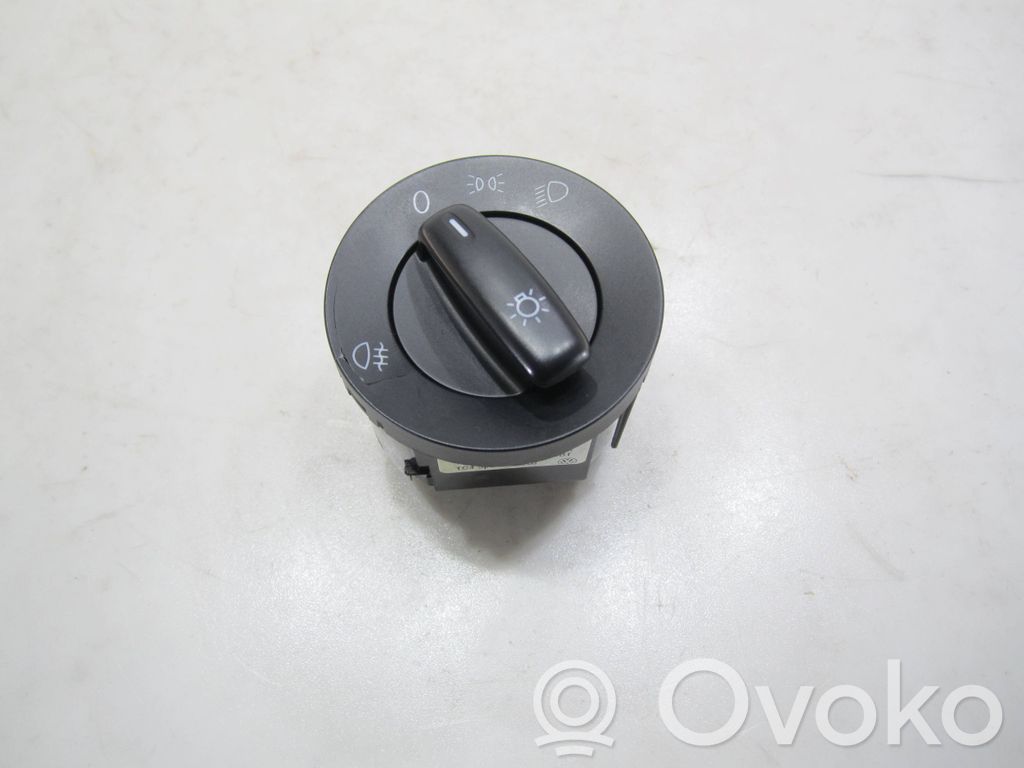 Volkswagen Golf VI Light switch 