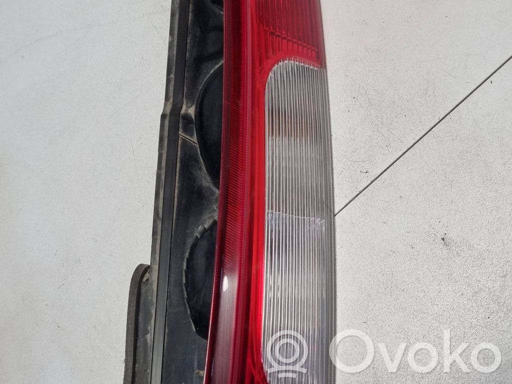 Rear/tail lights   02R00F