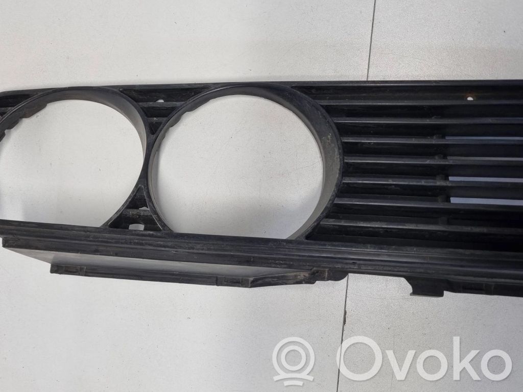 Front grill   18760910