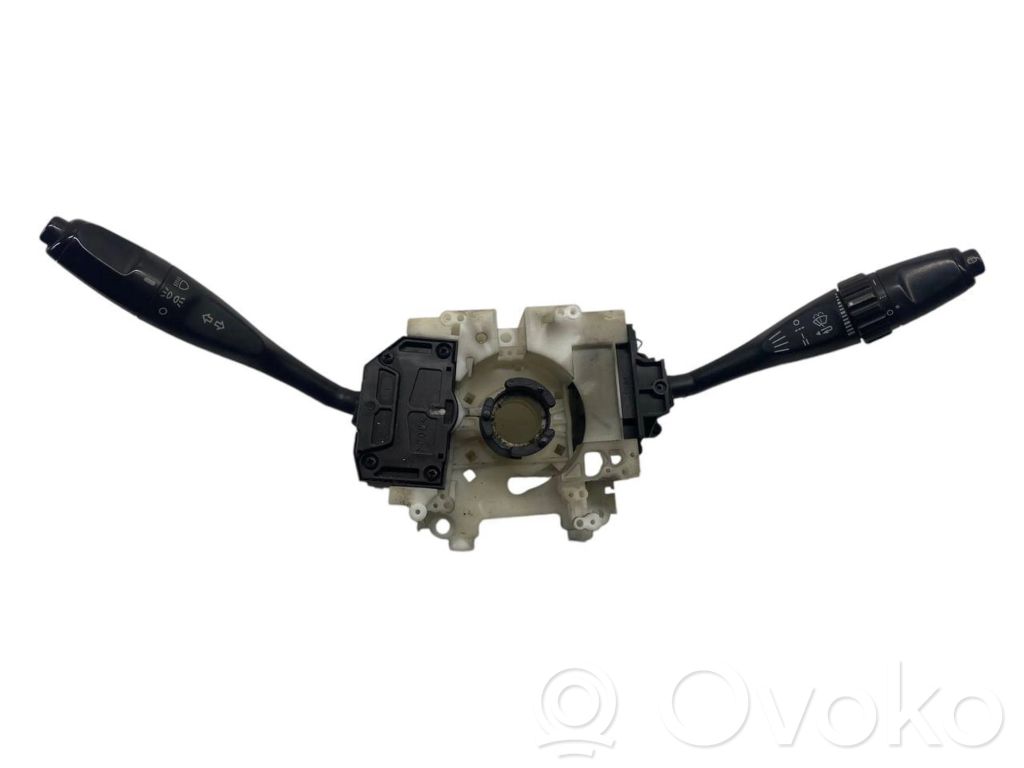 Mitsubishi Carisma Commodo, commande essuie-glace/phare 